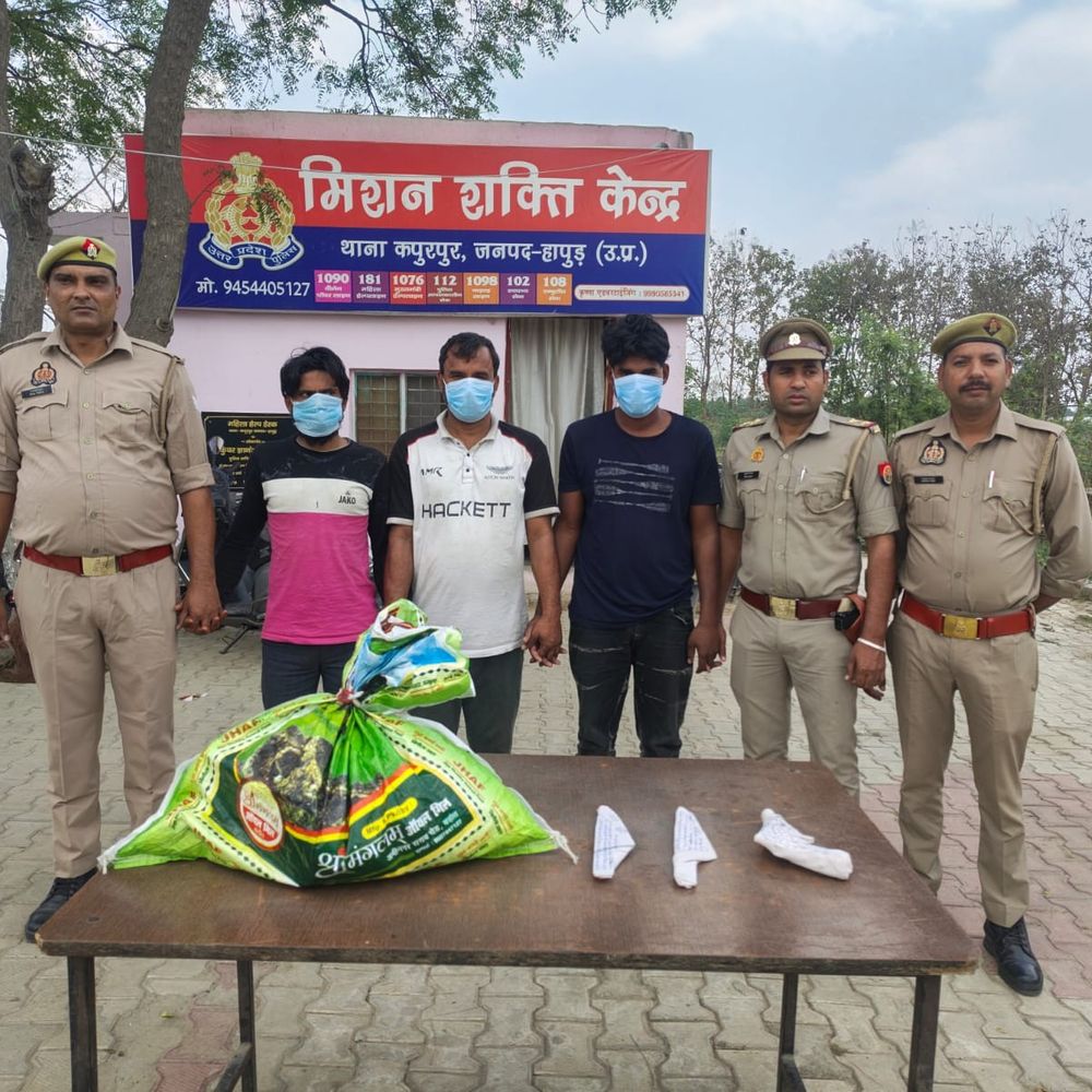 हापुड़ में 3 गौ तस्कर गिरफ्तार:पुलिस ने मुठभेड़ के बाद पशु और अवैध हथियार बरामद किए
