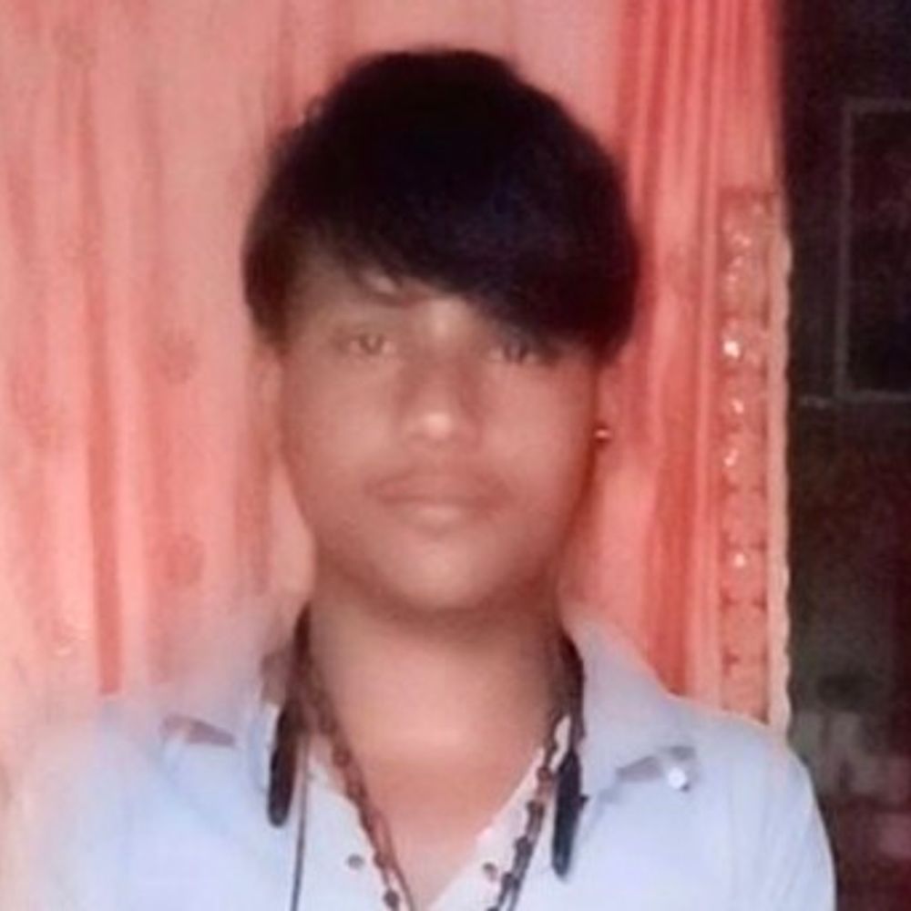 औरैया में लापता किशोर का पेड़ से लटका मिला शव:परिजनों ने गांव के युवक पर लगाया हत्या का आरोप