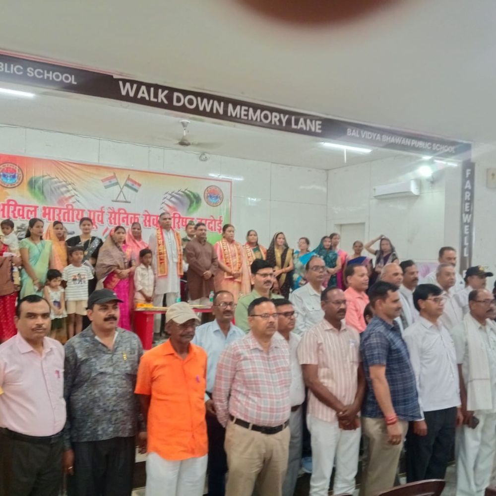 अवधेश अखिल भारतीय पूर्व सैनिक सेवा परिषद के जिलाध्यक्ष नियुक्त:सर्वसम्मति से चुनने के बाद संगठन के पदाधिकारियों ने उन्हें बधाई दी