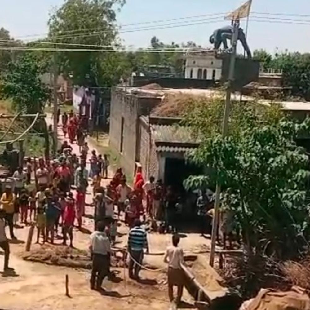 
                 लाइनमैन की करंट लगने से मौत:मल्हीपुर में नई विद्युत लाइन जोड़ते समय हादसा 
            