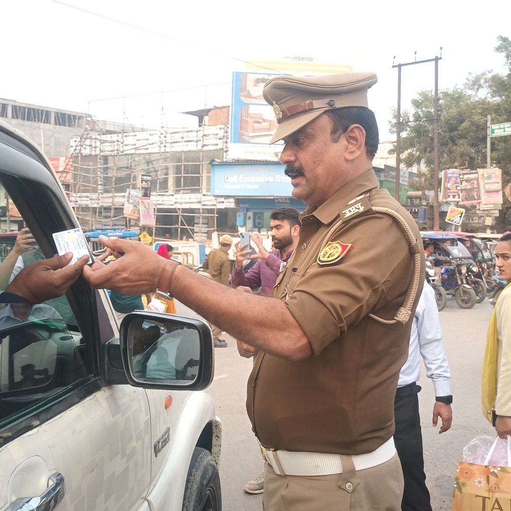 जौनपुर में चार चौराहों पर ऑनलाइन चालान शुरू:CCTV कैमरे करेंगे निगरानी, उल्लंघन पर कटेगा ऑटोमेटिक चालान