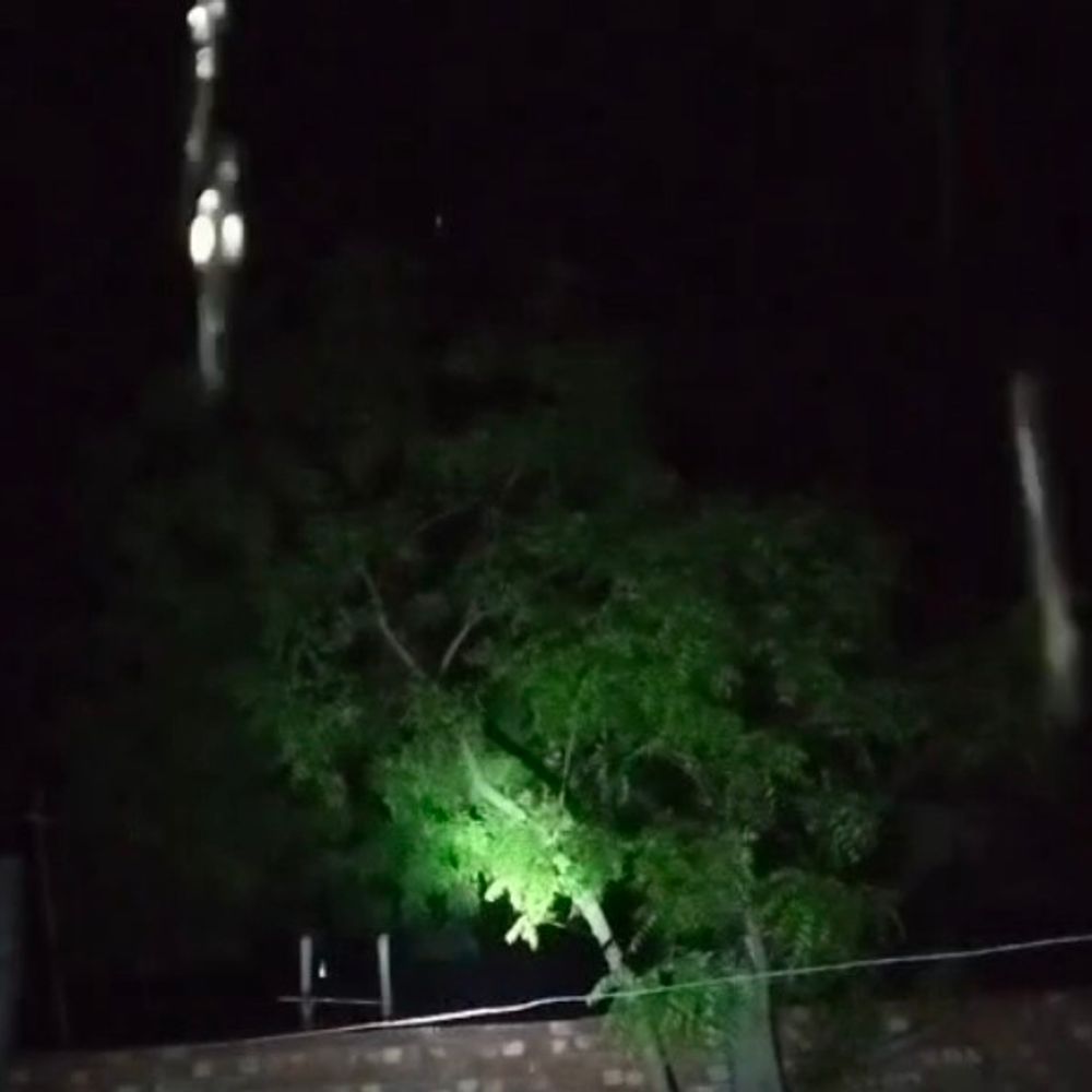 अमेठी में देर रात मौसम बदला, कई जगह बारिश:तेज हवाओं के साथ बिजली की चमक ने लोगों को डराया