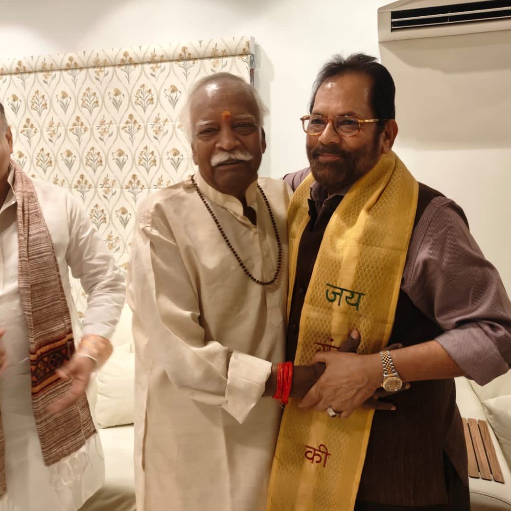 मुख्तार नकवी रामपुर पहुंचे, भाजपा नेताओं ने किया स्वागत:स्थापना दिवस कार्यक्रम की तैयारियों पर शिव बहादुर सक्सेना से चर्चा