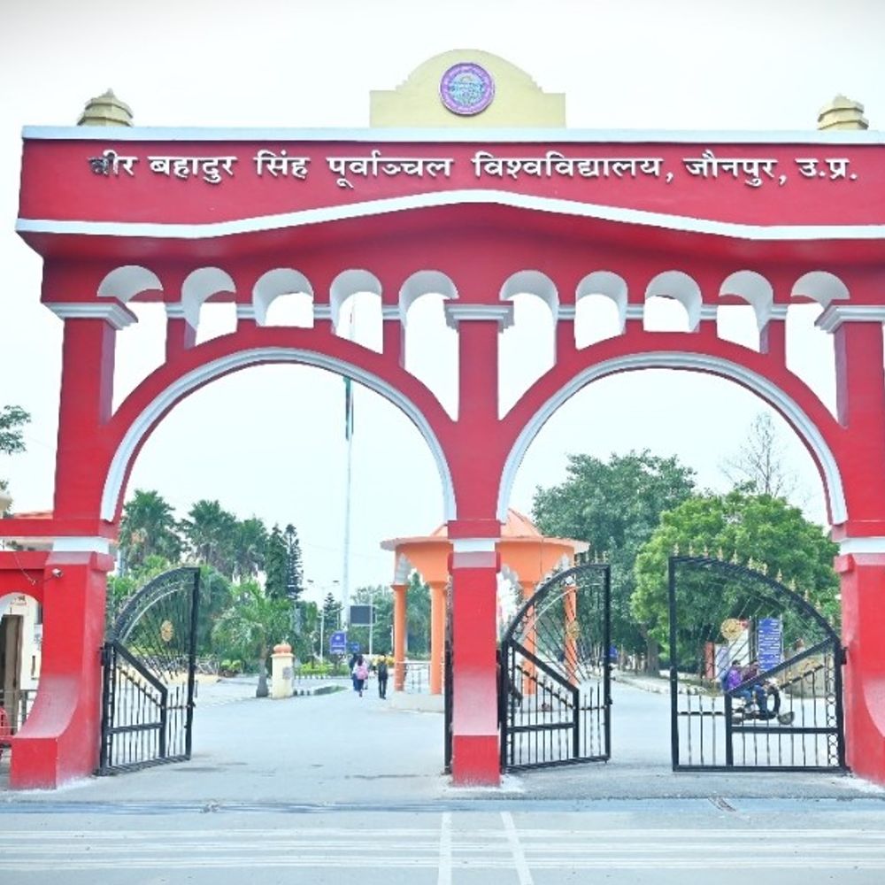 पूर्वांचल विश्वविद्यालय के 40-50 कॉलेजों की स्थायी मान्यता अटकी:कार्य परिषद की मंजूरी के बाद भी आदेश जारी नहीं, प्रबंधन चिंतित