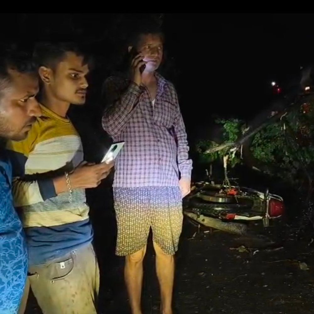 रायबरेली में आंधी-बारिश से भारी नुकसान:100 हेक्टेयर फसल बर्बाद, एक की मौत और एक घायल