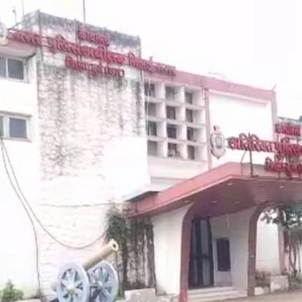 दुर्ग में एक्शन नहीं लेने वाले थाना प्रभारी हटाए गए:  नंदिनीनगर TI को सस्पेंड कर लाइन अटैच किया, छावनी टीआई को ट्रैफिक विभाग भेजा गया – durg-bhilai News