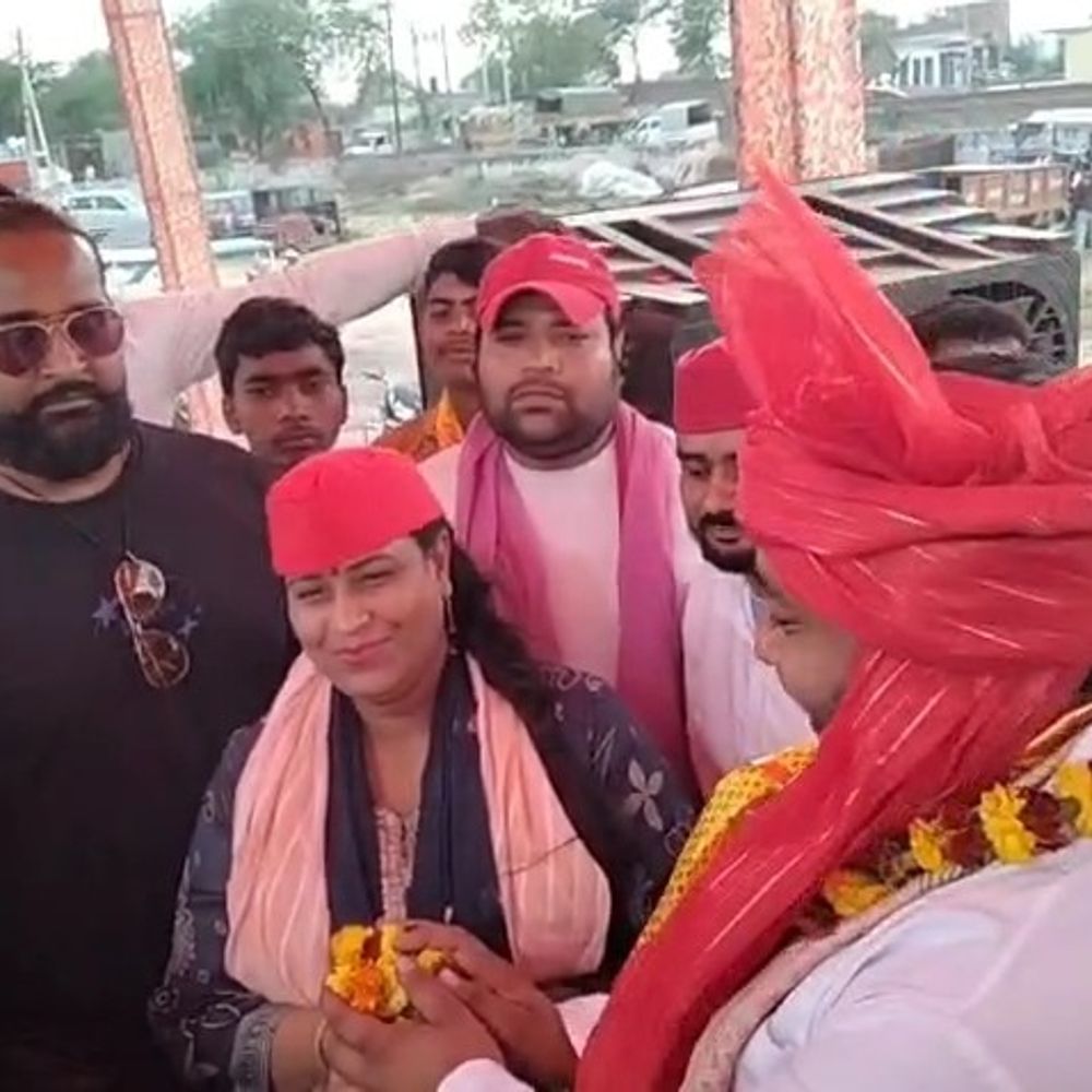 मथुरा में महर्षि कश्यप, निषादराज गुहा जयंती मनाई:सपा महानगर अध्यक्ष ऋतु गोयल ने प्रतिमाओं पर माल्यार्पण किया