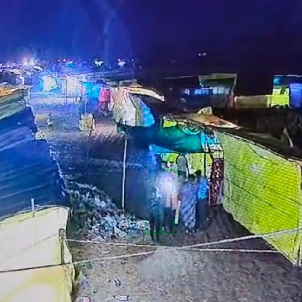 ललितपुर मेले में दुकान से 70 हजार रुपये चोरी:घटना सीसीटीवी में कैद, दो दुकानदारों पर लगा आरोप; सख्त कार्रवाई की मांग