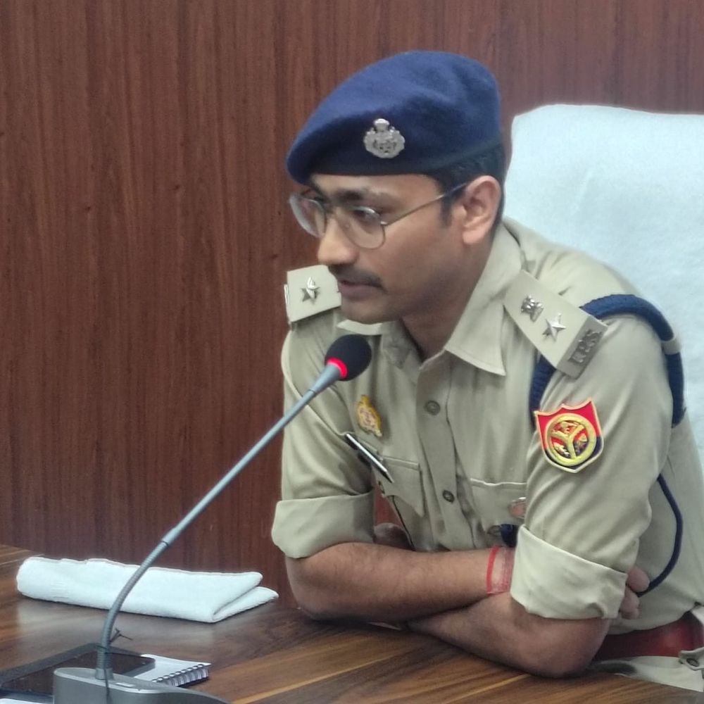 चंदौली SP ने मुगलसराय कोतवाल को निलंबित किया:लापरवाही और उच्चाधिकारियों को सूचना न देने पर कार्रवाई