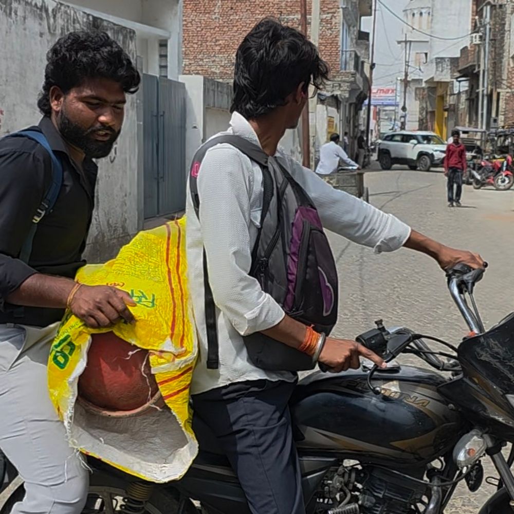 संभल में शादी सीजन, गैस सिलेंडर की कमी:परमिशन के बाद मिल रहे सिलेंडर, OTP के बाद 8-10 दिन में डिलीवरी