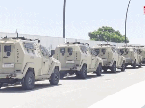 
                 अयोध्या में दिखा आस्था और कर्तव्य का संगम:चुनावी ड्यूटी से पहले जवानों ने किए रामलला के दर्शन 
            