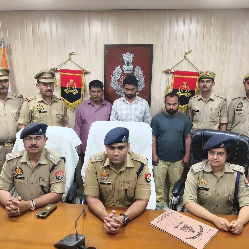 अमरोहा पुलिस ने ई-रिक्शा चोर गैंग का किया पर्दाफाश:3 शातिर आरोपी गिरफ्तार, 10 लाख रुपये का सामान बरामद