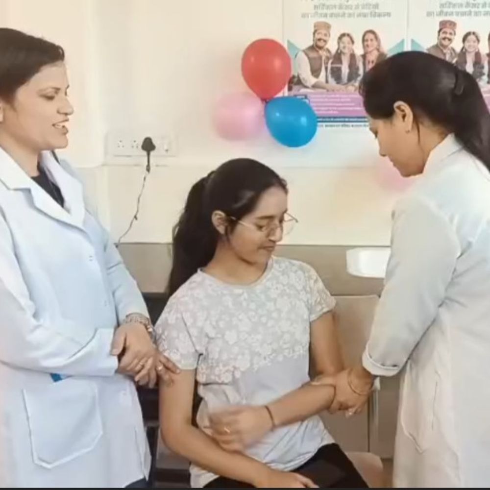 मंडी में किशोरियों के लिए एचपीवी टीकाकरण कैंप:  सर्वाइकल कैंसर से बचाव को मुफ्त वैक्सीन, अभिभावकों को किया जागरूक – Mandi (Himachal Pradesh) News