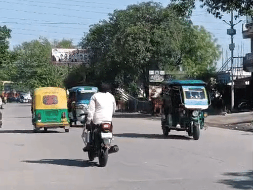 
                 कानपुर में धूप खिली, 48 घंटे बाद बारिश का अलर्ट:ओले गिरने के बाद 5°C तक गिरा तापमान, हवां में ठंडक 
            