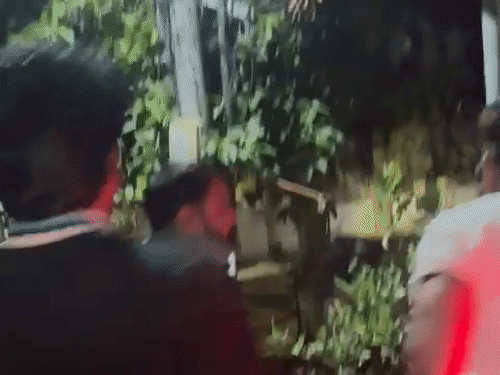 
                 लखनऊ में आपसी रंजिश में चलीं गोलियां:तीन महीने पहले भी हुआ था विवाद, सीसीटीवी की मदद से जांच शुरू 
            