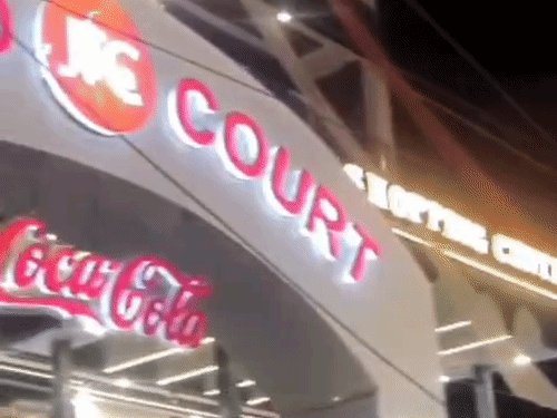 
                 रेस्टोरेंट में गोमांस परोसने के आरोप पर हंगामा:प्रयागराज में विहिप कार्यकर्ताओं से गालीगलौज-धमकी, सैंपल जांच को भेजा गया 
            