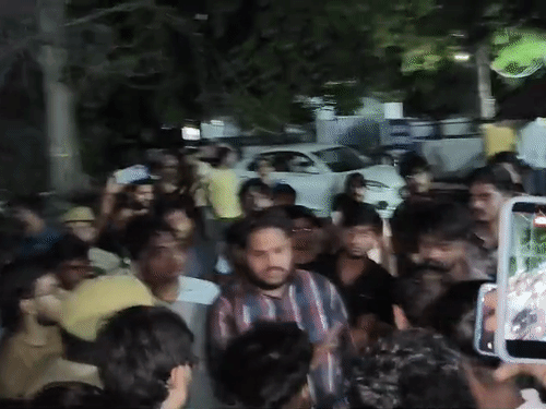 
                 बिजली न आने पर HBTU वेस्ट कैंपस में हंगामा:छात्र बोले- परीक्षा टाली जाए, CSA के दो हॉस्टल की मेस हुई ठप 
            