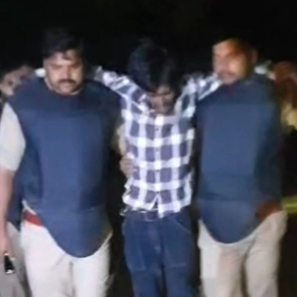 आजमगढ़ में पुलिस और बदमाशों के बीच मुठभेड़:एक दिन पूर्व चाकू मारकर युवक की हत्या करने वाला आरोपी गिरफ्तार