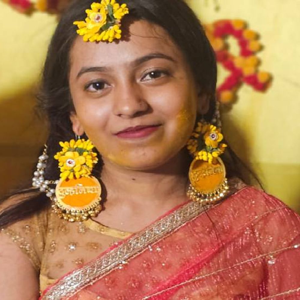 बाथरूम में हैंगर पर लटकी मिली महिला:झांसी में 10 महीने पहले हुई थी शादी, 15 दिन की बेटी, भाई बोला- बहन का मर्डर हुआ