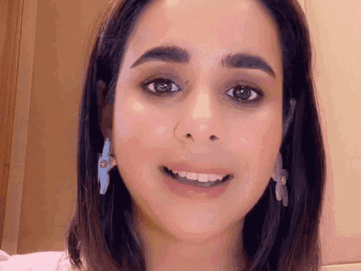 
                 सुनंदा शर्मा को टच करने कूदा फैन:डरकर सिंगर ने स्टेज छोड़ा, बाउंसरों ने युवक को स्टेज से नीचे फेंका; शो बीच में ही कैंसिल 
            