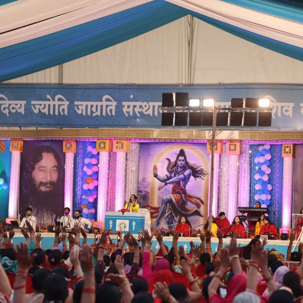 शिव कथा में गूंजा आध्यात्मिक संदेश:डॉ. सर्वेश्वर बोले पूर्ण सद्गुरु ही करवा सकते हैं आत्मा का परमात्मा से मिलन ,देसी गाय के महत्व पर भी दिया विशेष जोर