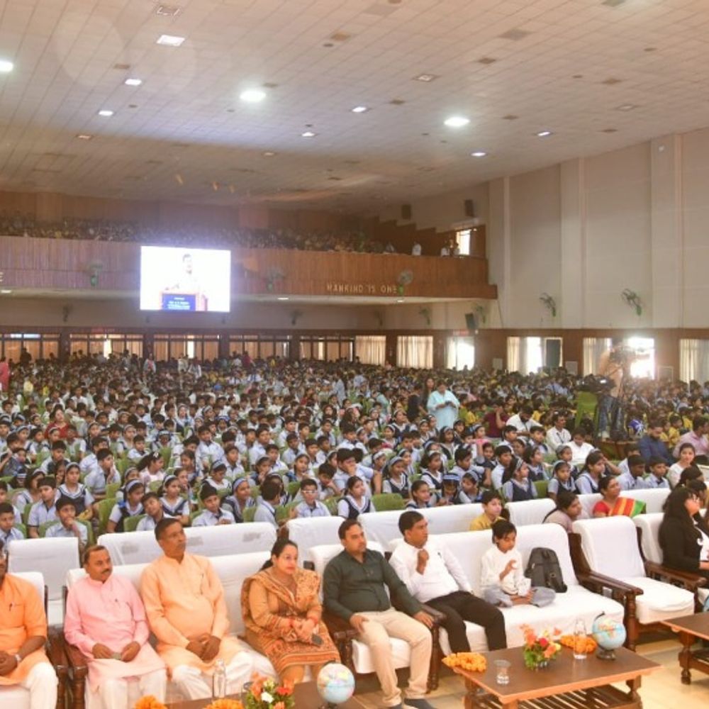 
                 लखनऊ- CMS में चिल्ड्रन फिल्म फेस्टिवल का आगाज:300 फिल्मों का होगा प्रदर्शन, मंत्री एके शर्मा भी पहुंचे 
            