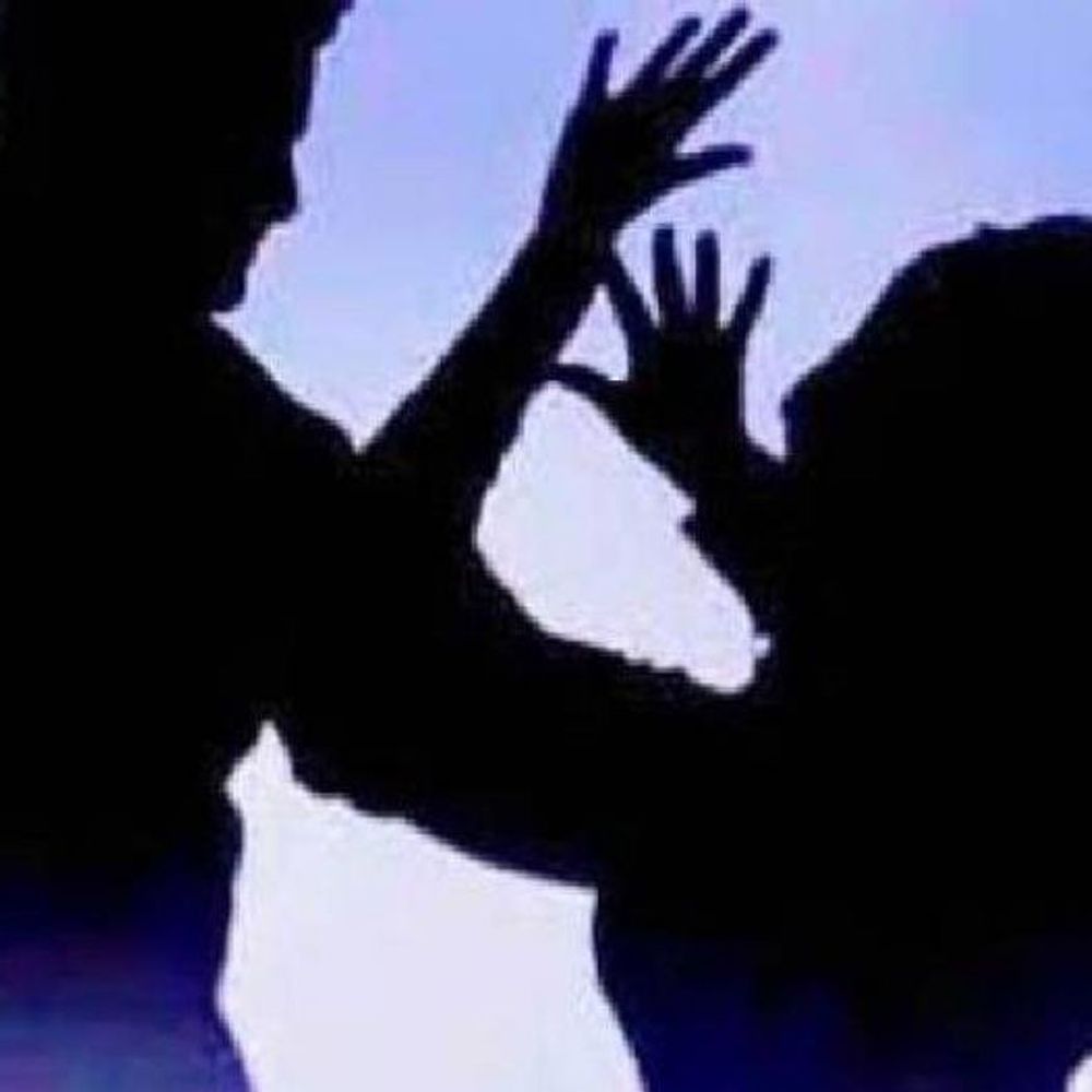 
                 लखनऊ में पिता ने बेटी को किया बेड टच:विरोध करने पर पीटा, दो महीने पहले बाथरूम में घुसने की करी थी कोशिश 
            