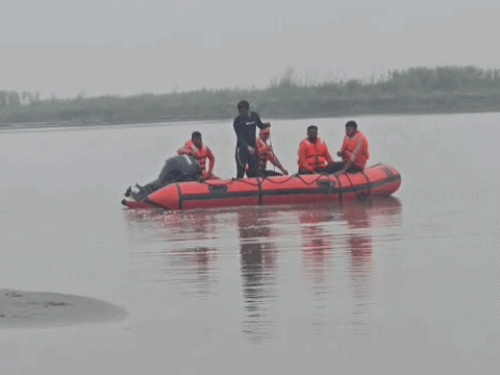 
                 25 फुट गहरे पानी में मिला हिमांशु का शव:शव की स्थिति खराब, तीन भाइयों को पहले निकाल चुकी है रेस्क्यू टीम, मोर्चरी भेजा 
            