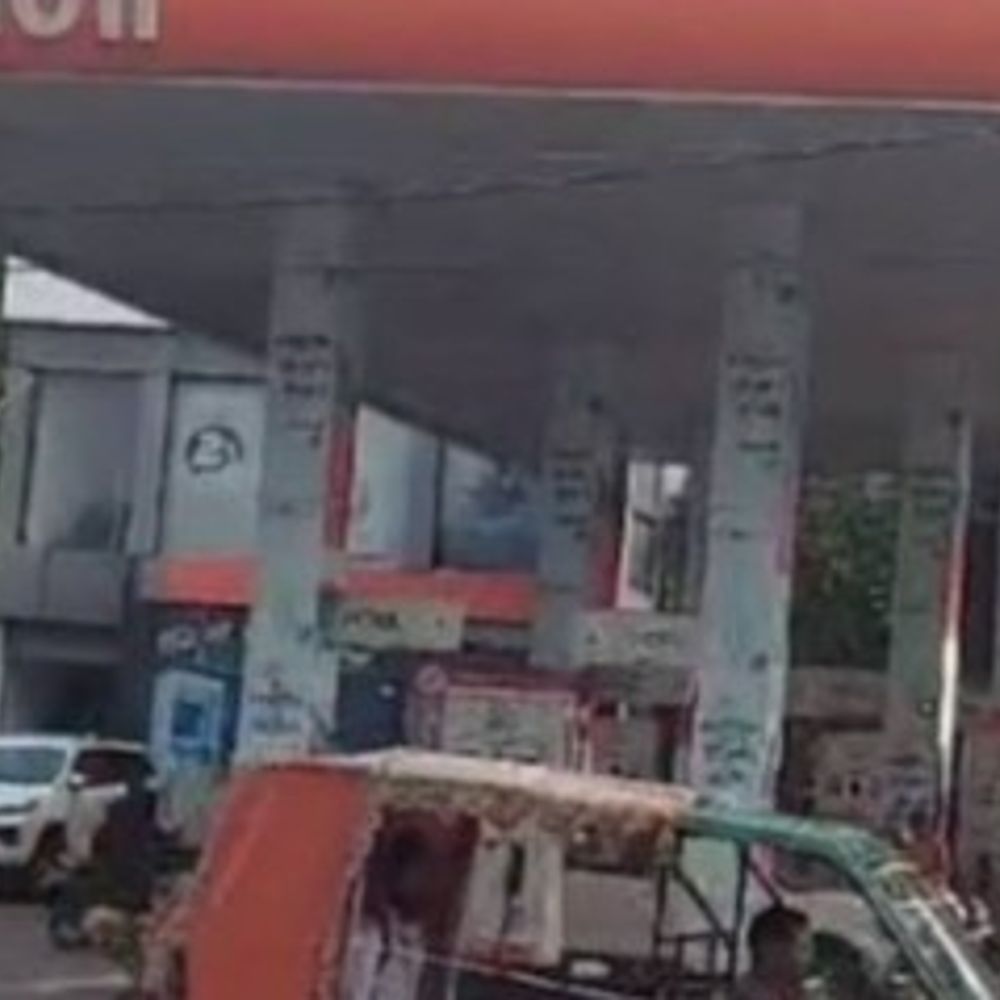 
                 आजमगढ़ में 2 करोड रुपए से अधिक की धोखाधड़ी:साझे में चल रहा था पेट्रोल पंप, दर्ज हुआ मुकदमा, जांच में जुटी पुलिस 
            