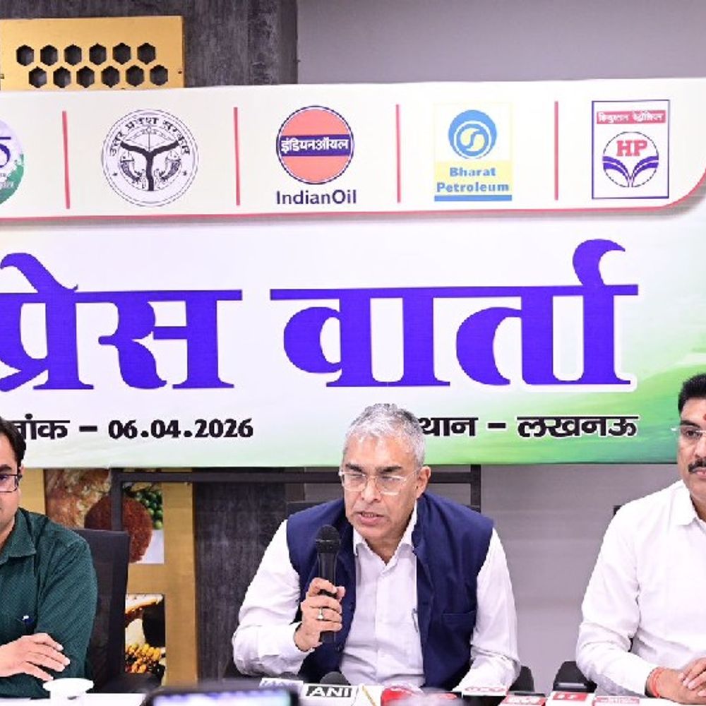 
                 यूपी में पेट्रोलियम-गैस आपूर्ति दुरुस्त:जमाखोरी में अब तक 22 गिरफ्तार हुए; एक महीने में 28 हजार 210 नए उपभोक्ता बढ़े 
            