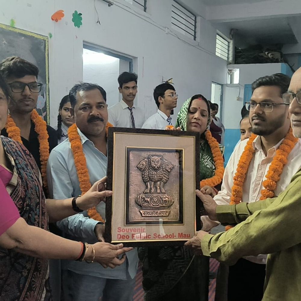 मऊ के आलोक निषाद बने नायब तहसीलदार:UPPCS के दूसरे प्रयास में मिली 157वीं रैंक, फूल-मालाओं से स्वागत