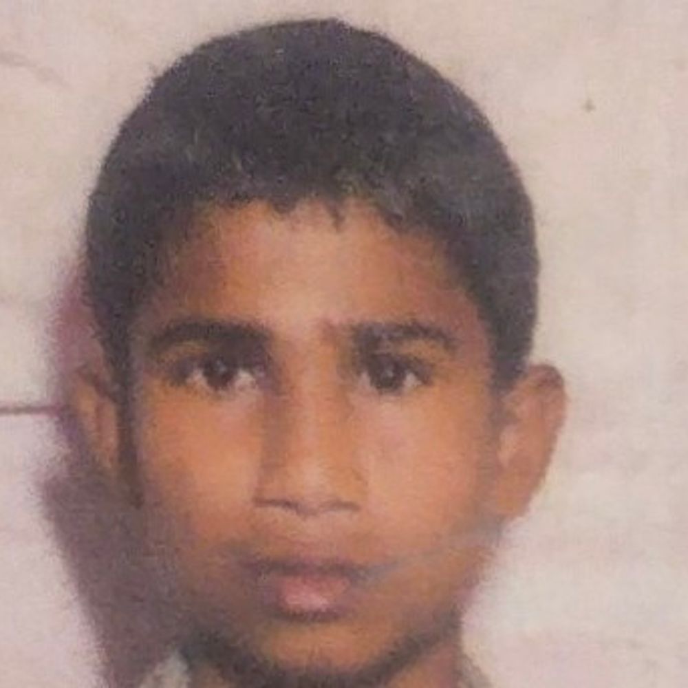 ललितपुर में बाइक पुलिया से टकराई:एक युवक की मौत, दोस्त गंभीर घायल, बानपुर जा रहे थे दोनों