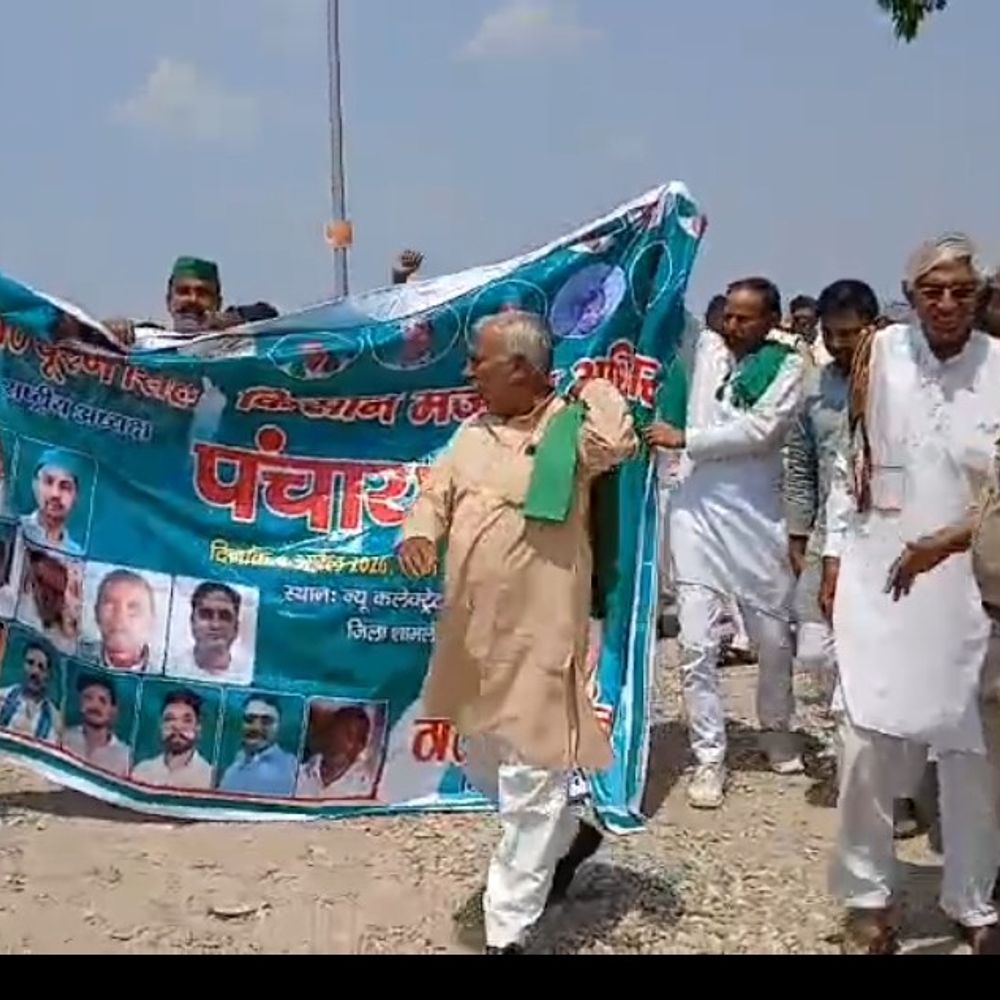 
                 हरियाणा में गेहूं बिक्री पर किसानों का हंगामा:शामली कलेक्ट्रेट का किया घेराव, क्रय केंद्र बनाने की मांग 
            