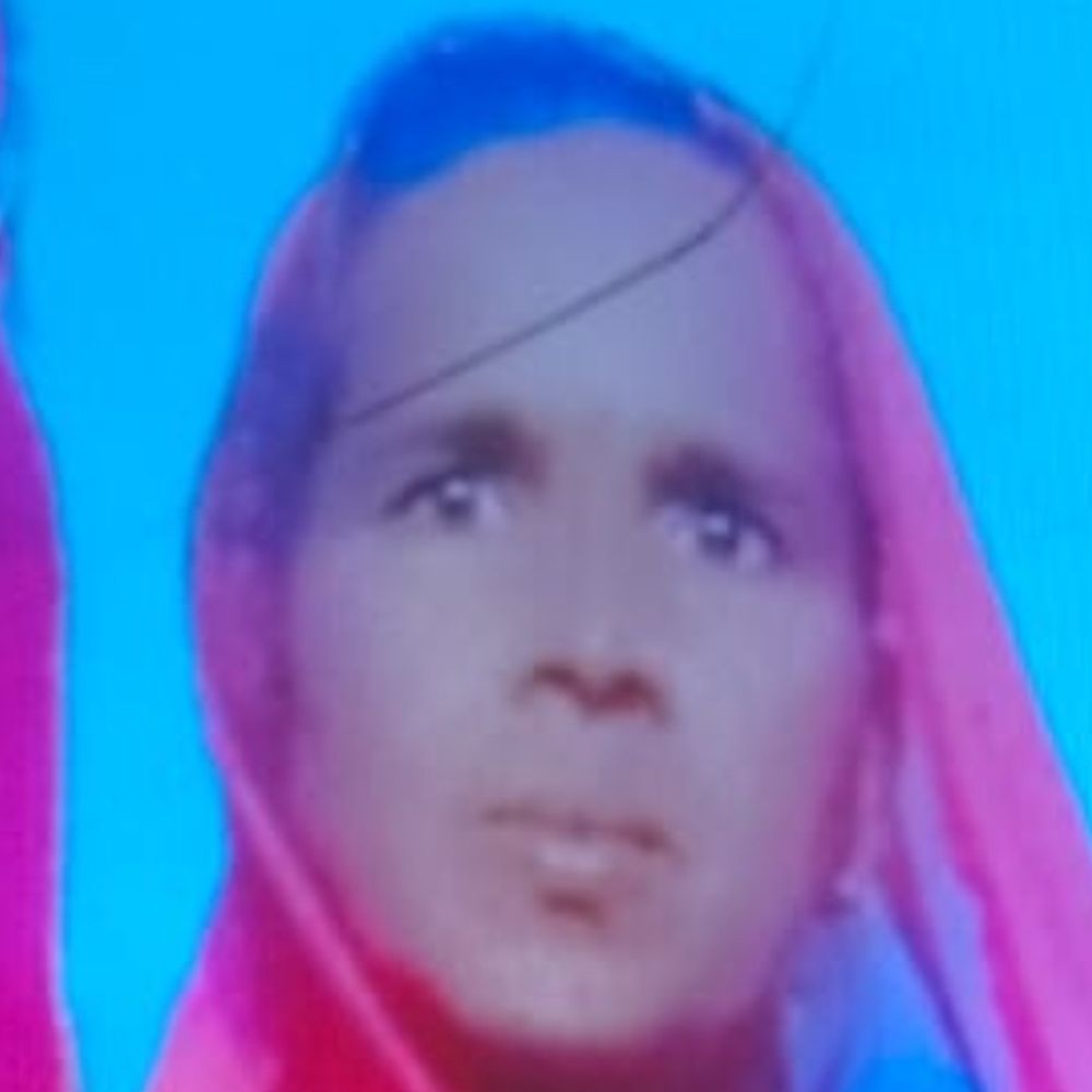 
                 हाथरस में बिल्डिंग निर्माण के दौरान हादसा:सीढ़ियों से गिरकर महिला मजदूर की मौत, पुलिस ने शव पोस्टमार्टम को भेजा 
            