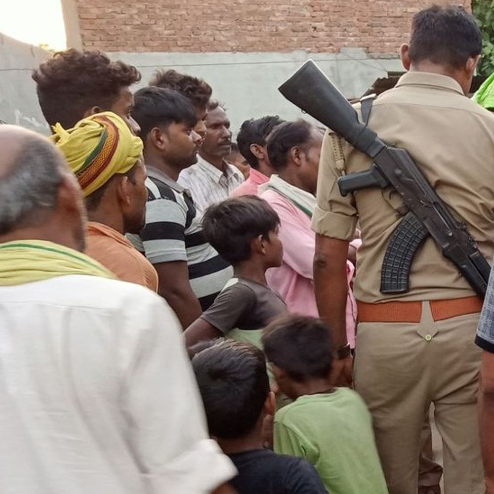 
                 अयोध्या में अधेड़ का शव फंदे से लटका मिला:पुलिस ने पोस्टमॉर्टम को भेजा, रिपोर्ट के बाद मौत का खुलासा होगा 
            