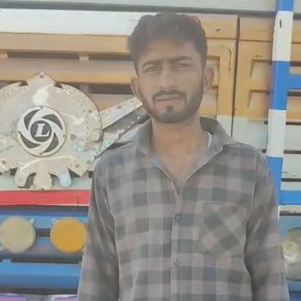 हरदोई में खड़े ट्रक से 40 हजार और मोबाइल चोरी:लखनऊ-पलिया राजमार्ग पर शीशा काटकर घुसे चोर, जांच जारी