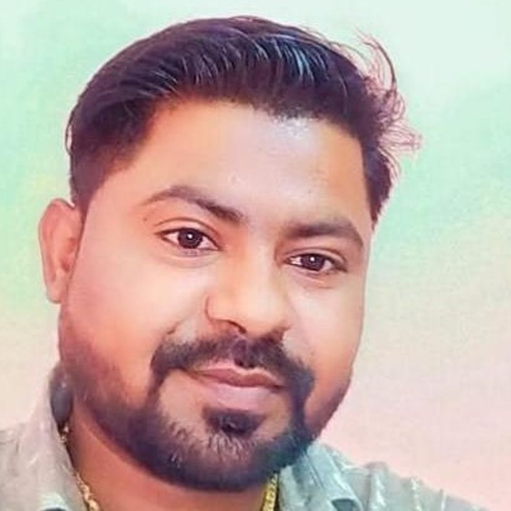 
                 हमीरपुर में इंजीनियर ने की आत्महत्या:पत्नी के मायके में रहने से तनाव में था, कमरे में फंदे से लटका मिला शव, जेब से सुसाइड नोट मिला 
            