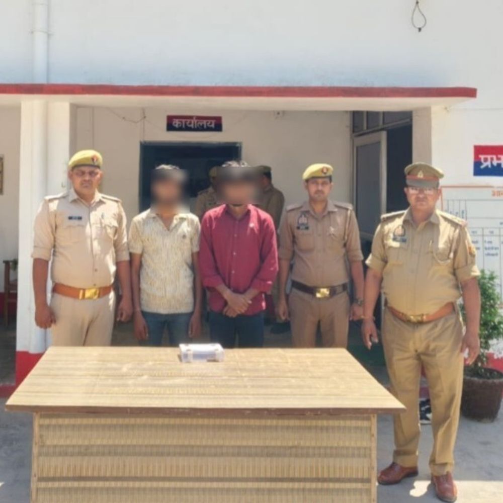 अमेठी में दो शातिर अपराधी गिरफ्तार:लूट का मोबाइल, तमंचा और कारतूस बरामद; युवक से की थी लूट