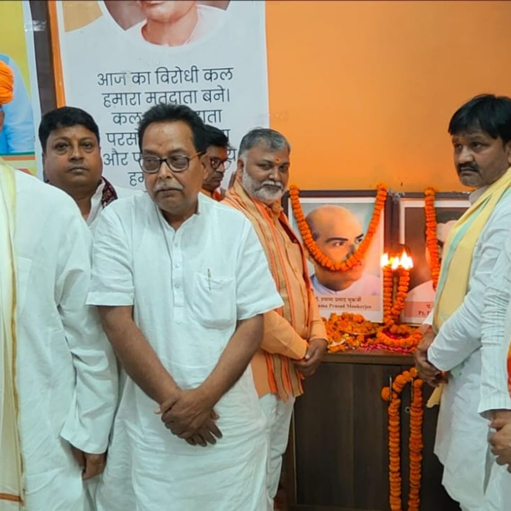 बलिया में भाजपा स्थापना दिवस मनाया गया:वीरेंद्र सिंह मस्त ने कहा- BJP ने स्थापना काल के संकल्प को केंद्र और राज्य सरकार ने पूरा किया