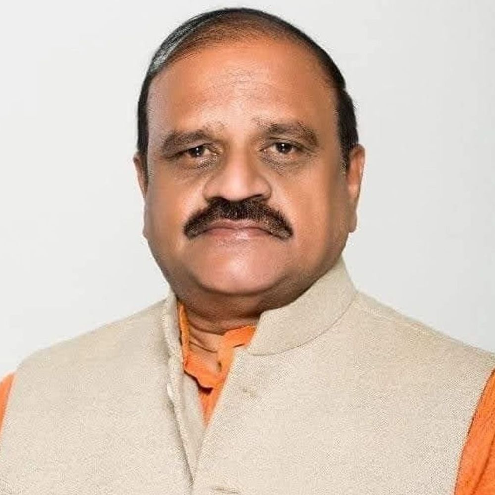 हरदोई सांसद बोले- नगर में 40 साल में विकास नहीं:होली मिलन समारोह में बोले- लखनऊ से घुसते ही गड्ढे; ‘कुर्ता लंबा-छोटा’ विवाद पर भी दिया सियासी जवाब