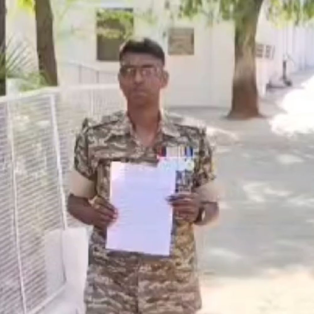 देवरिया में थानाध्यक्ष पर दुर्व्यवहार का आरोप:सीआरपीएफ जवान ने एसपी से शिकायत कर जांच की मांग की