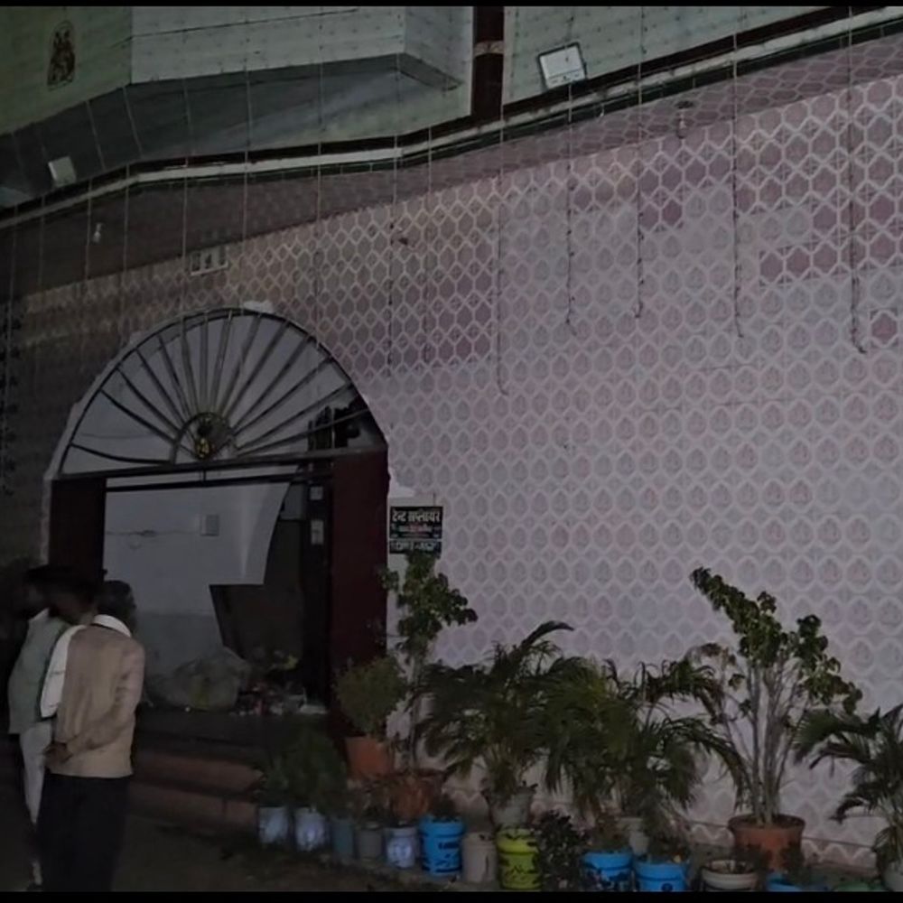 छात्रा का शव फंदे से लटका मिला:महराजगंज में संदिग्ध परिस्थितियों में गई जान, पुलिस जांच में जुटी