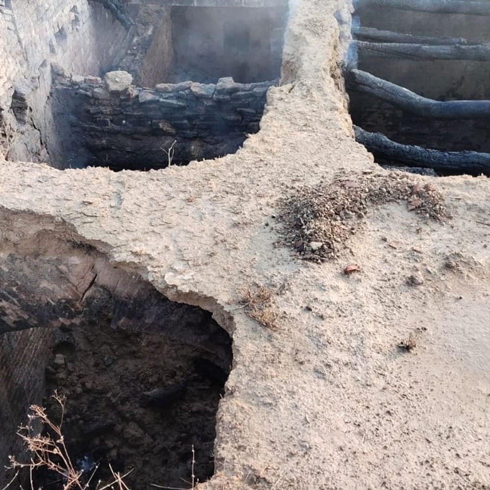 
                 शॉर्ट सर्किट से कच्चे मकान में लगी आग:घाटमपुर के डोहरू गांव में हादसा, कैश-गृहस्थी समेत डेढ़ लाख का नुकसान 
            