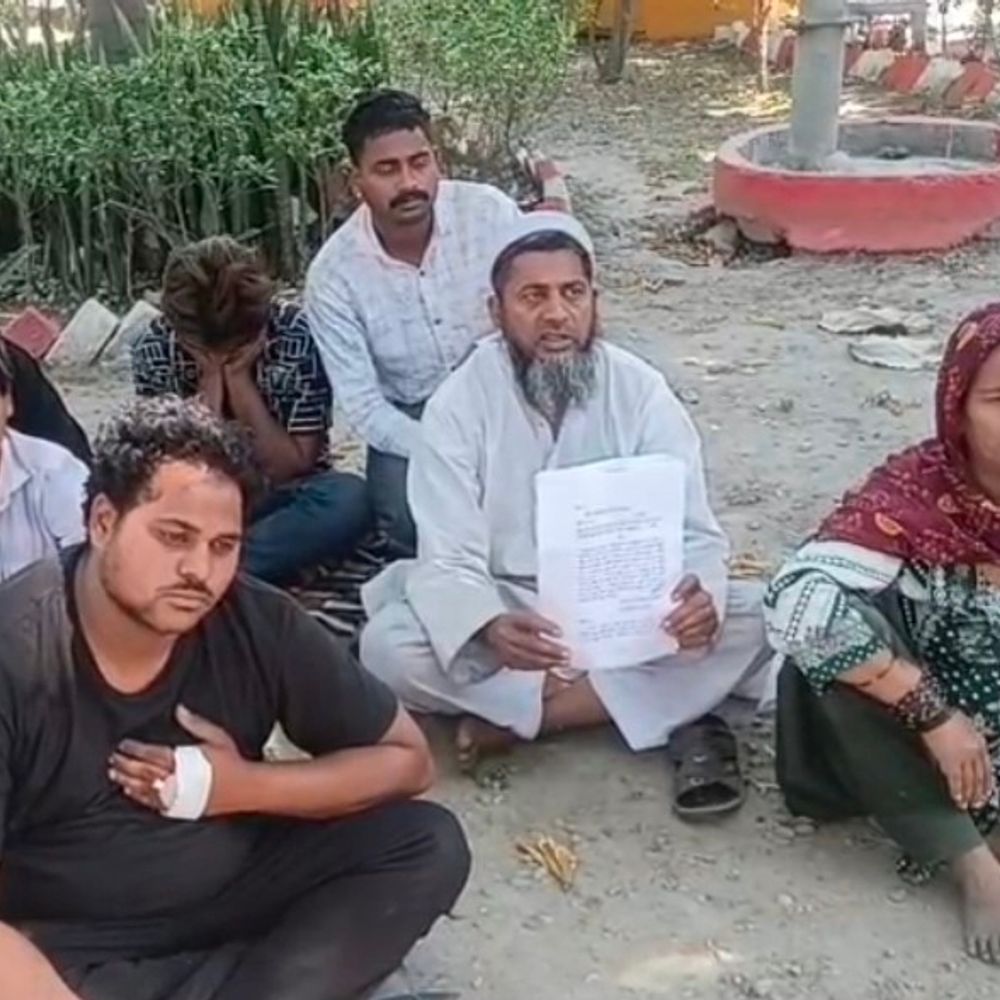 सहारनपुर में पीड़ित परिवार कलक्ट्रेट पहुंचा:दबंगों पर घर में तोड़फोड़ और जानलेवा हमले का आरोप, DM से सुरक्षा की गुहार