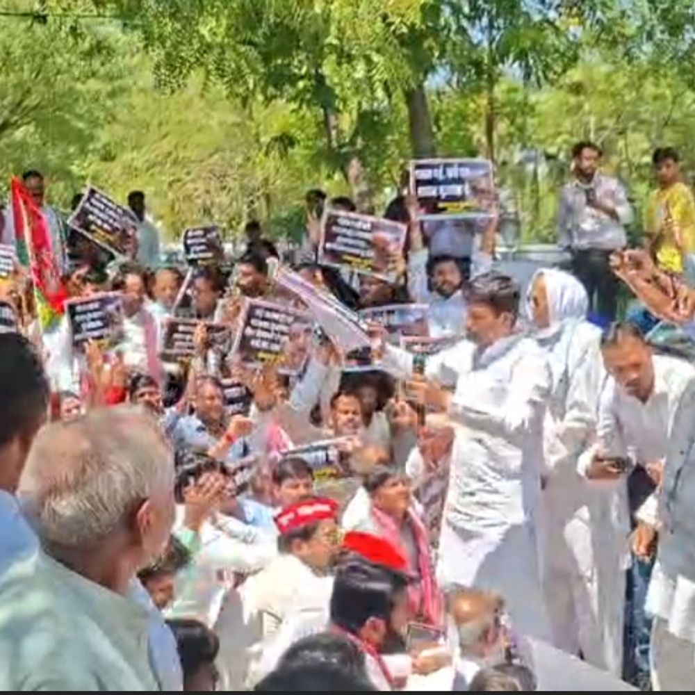 जालौन में सपा का प्रदर्शन:फसल नुकसान पर 100 प्रतिशत मुआवजे की मांग, किसानों को मिलेगी राहत