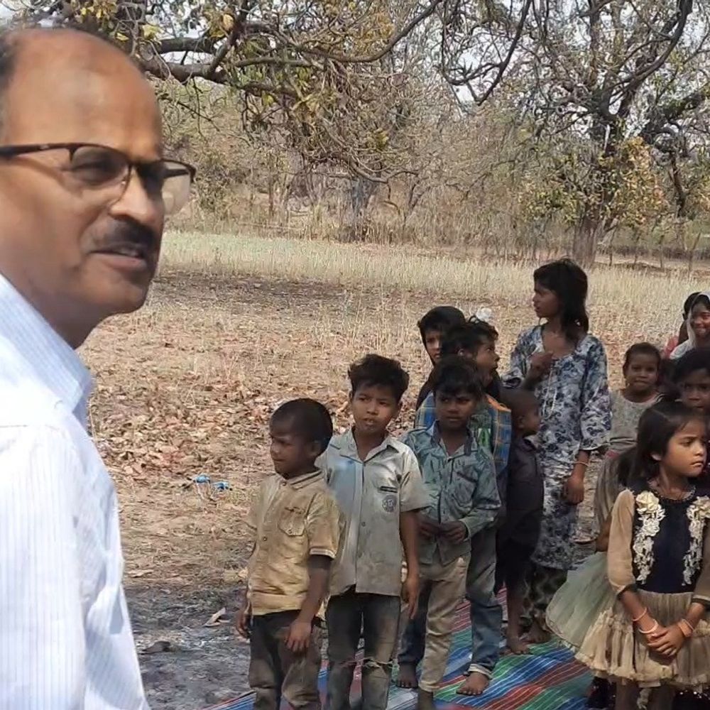 
                 चित्रकूट में आदिवासी बच्चों के लिए पाठशाला शुरू:एसपी अरुण कुमार सिंह ने निशुल्क व्यक्तित्व निर्माण पाठशाला का किया शुभारंभ 
            