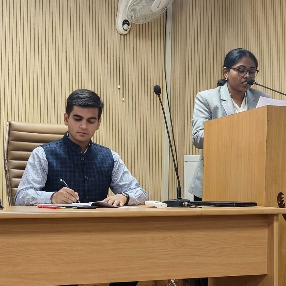 लखनऊ विवि में 'बेंच अंडर लेंस' कार्यक्रम:2026 के बहुचर्चित संवैधानिक वाद-विवाद में 65 छात्र शामिल