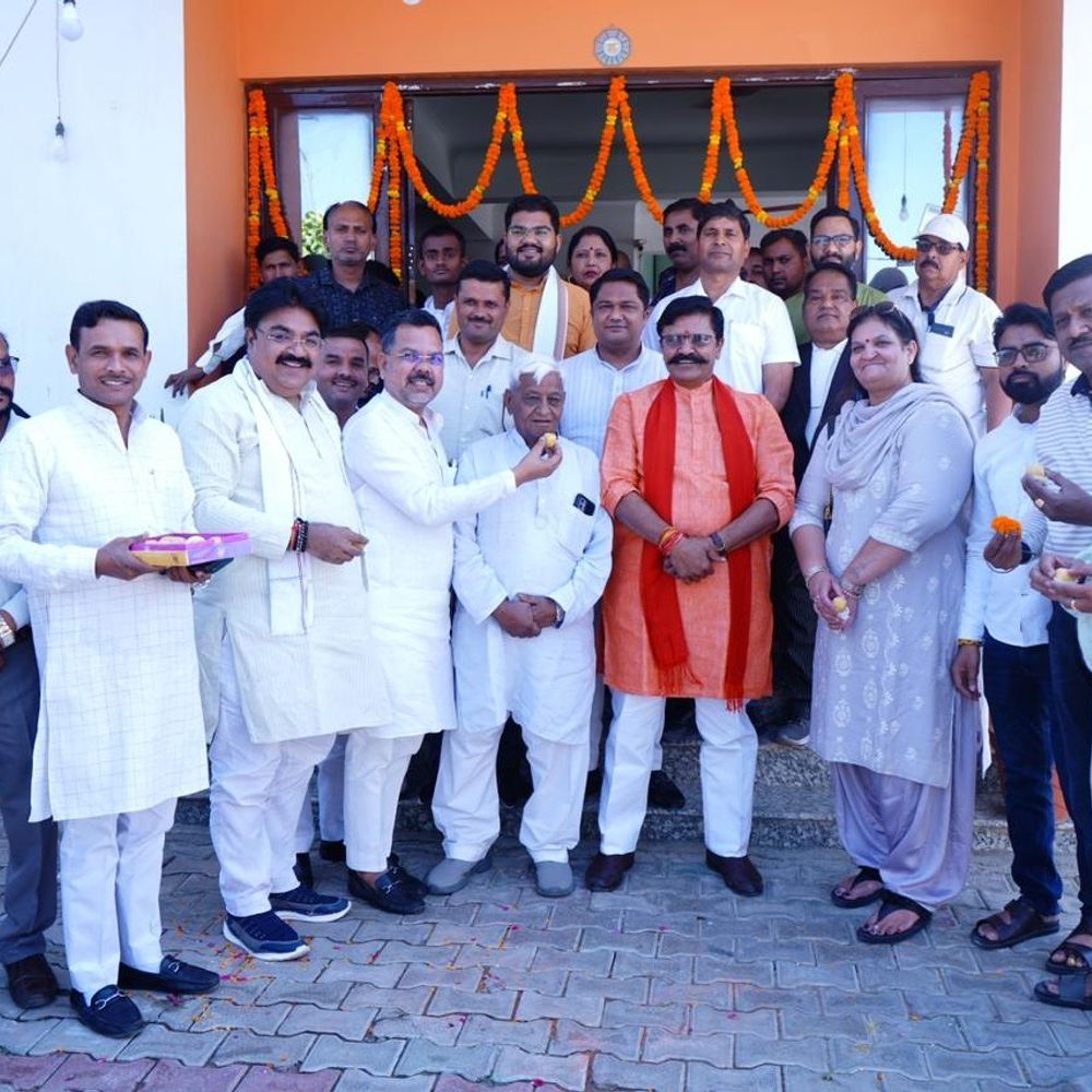 बदायूं में भाजपा का 47वां स्थापना दिवस:जिला कार्यालय पर ध्वजारोहण, एकजुटता पर जोर दिया गया