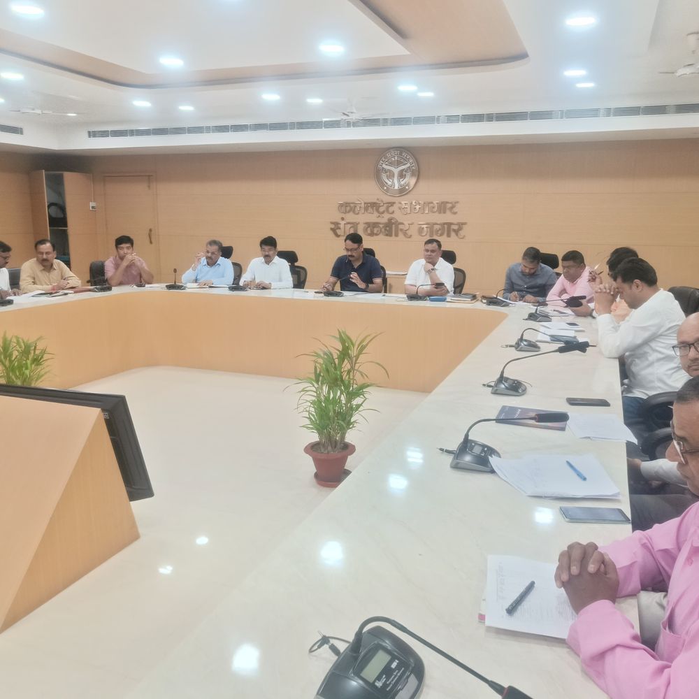 
                 डीएम ने 12 अधिकारियों का अप्रैल का वेतन रोका:संतकबीर नगर में आईजीओटी कर्मयोगी पोर्टल प्रशिक्षण बैठक में अनुपस्थित रहने पर कार्रवाई 
            