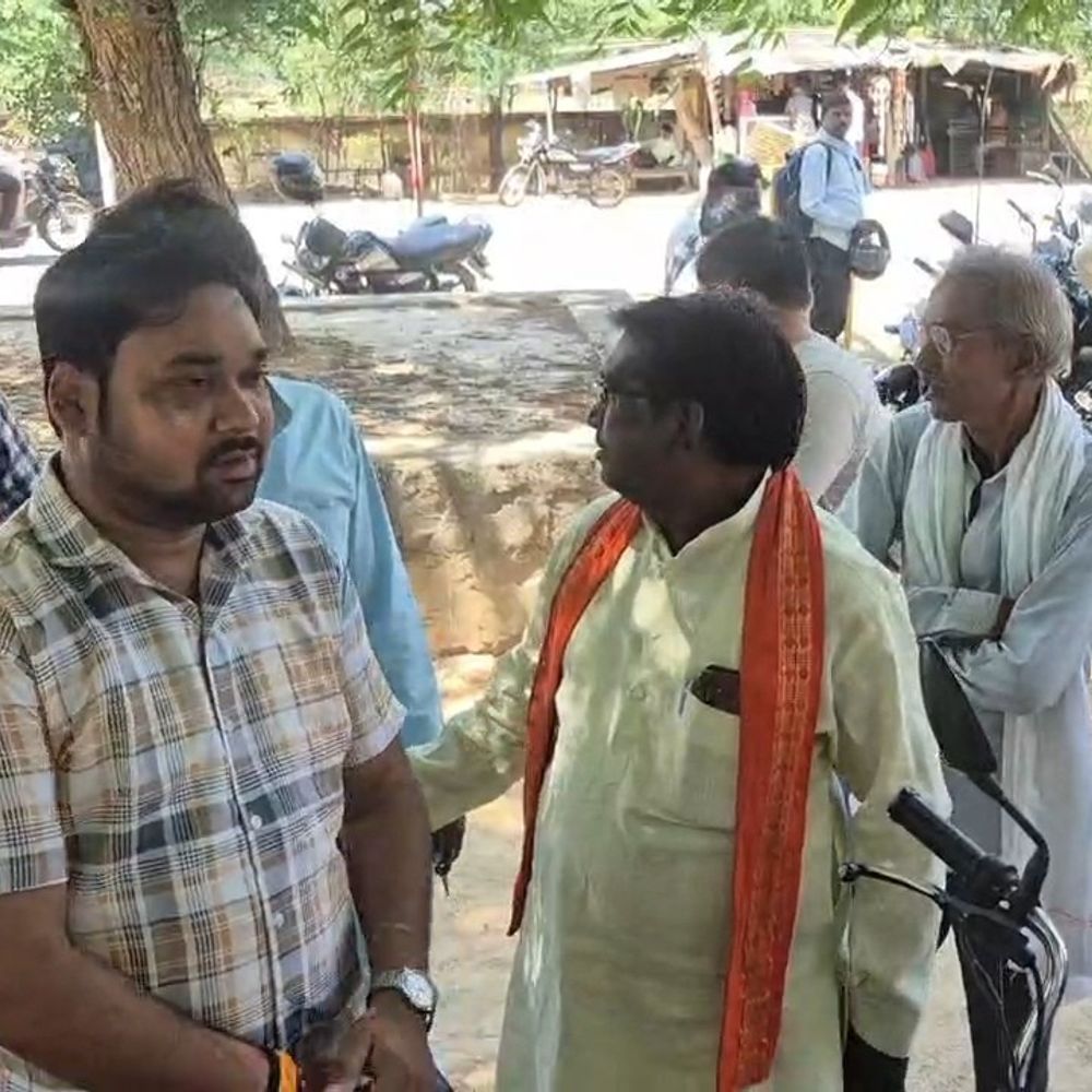 थाना प्रभारी पर कुशवाहा महासभा-जिलाध्यक्ष से अभद्रता का आरोप:महोबा में पेड़ गिरने की सूचना देने पर हुई बदसलूकी, समाज ने एसपी से कार्रवाई मांगी